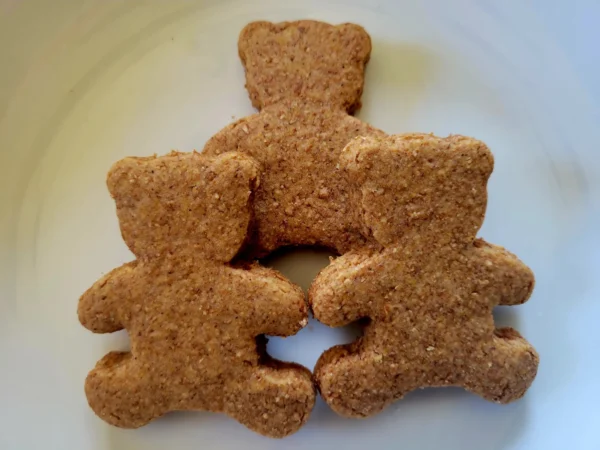 Three teddy bears are sitting on a plate.